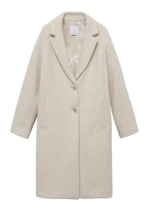 Manteau en laine beige avec une texture douce, des revers à cran, deux boutons et deux poches avant ; présente une silhouette simple et droite.