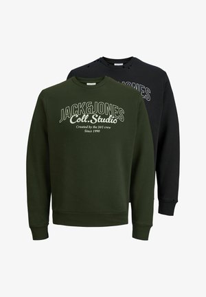 Zwei langärmlige Rundhals-Sweatshirts, eins dunkelgrün und eins schwarz, beide mit weißem "JACK & JONES Coll. Studio"-Text auf der Vorderseite.