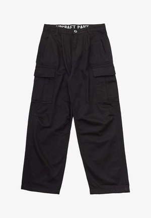 Schwarze Cargo-Hose mit weitem Bein, Gürtelschlaufen, vorderer Knopfleiste, seitlichen Klappentaschen und sichtbarem "AIRCRAFT PANTS" Schriftzug im Inneren des Bunds.