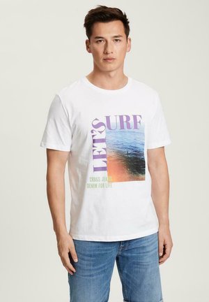 - T-shirt z nadrukiem