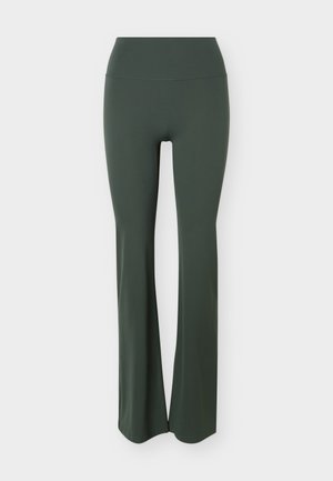 Nike Performance, ZENVY FLARE - Долнище на анцуг - camo green/white