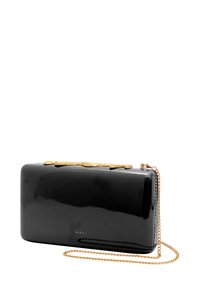 Błyszcząca czarna prostokątna kopertówka z złotym zapięciem w kształcie węża i dopasowanym złotym łańcuszkiem, z logo "NALI" na froncie.