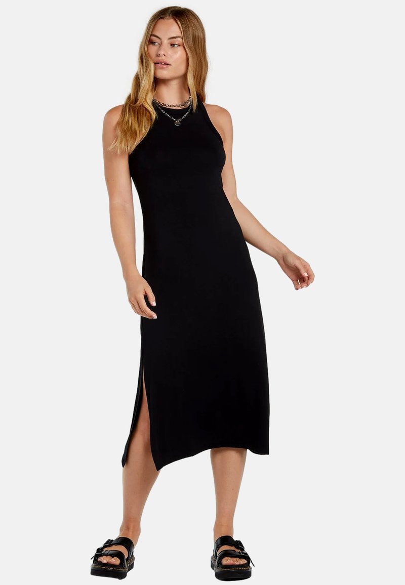 Abito maxi senza maniche nero con spacchi laterali, realizzato in un tessuto morbido. Caratterizzato da una silhouette aderente e un colletto rotondo.