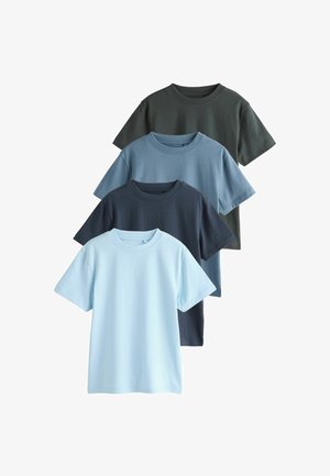 Keturi trumpomis rankovėmis marškinėliai, sudėti vienas ant kito; spalvos: tamsiai žalia, tamsiai mėlyna, šviesiai mėlyna ir blyški mėlyna; pagaminti iš lygaus medvilnės audinio.