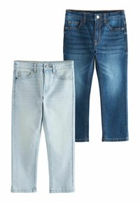 Deux paires de jeans en denim : une bleu clair avec une coupe droite et une bleu foncé avec une coupe slim. Les deux présentent un style classique à 5 poches.
