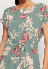 Vero Moda Denní šaty - green