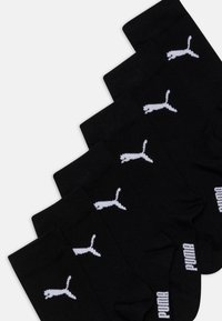 Juodi medvilniniai kojinės su baltu Puma logotipu. Kiekviena kojinė turi raukšlėtą kraštą ir lygią tekstūrą. Penkių porų pakuotė.