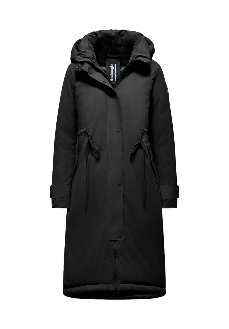 Parka nera lunga con cappuccio, dotata di coulisse in vita, frontale con zip e chiusure a pressione sui polsini.
