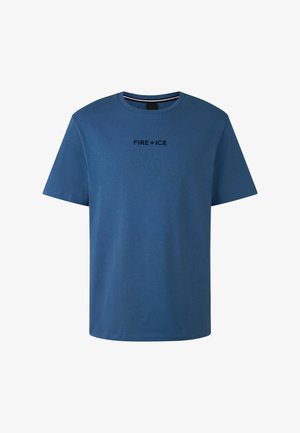 Blauwe katoenen T-shirt met korte mouwen en een ronde hals. Voorzien van een zwart "FIRE + ICE" logo op de borst. Soepele textuur.