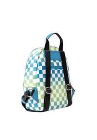 Mochila de cuadros en tonos verdes y azules, con una superficie de vinilo suave, correas ajustables negras y un asa superior para llevar.