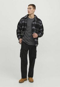 Jack & Jones JORVESTERBRO BACK SS CREW NECK  - Trükipildiga T-särk - asphalt