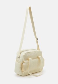 Calvin Klein Jeans BABY DIAPER BAG UNISEX SET - Kūdikio vystyklų krepšys - vanilla