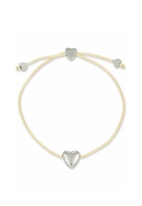 Bracciale con charm a forma di cuore in argento su cordino beige, con estremità regolabili e piccoli cuori in argento come decorazione, incisi con "CPH."