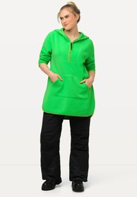 Ulla Popken TEDDY HOODED NECK - Felpa in pile - green