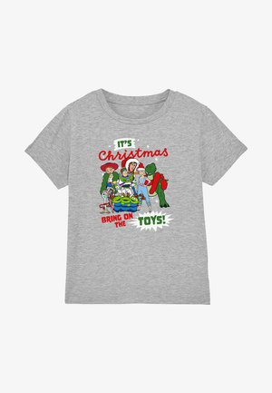 Graues Baumwoll-T-Shirt mit einem bunten Grafikdruck von Charakteren, Texten in Rot und Grün, die "Es ist Weihnachten" und "Her mit den Spielsachen!" lauten.