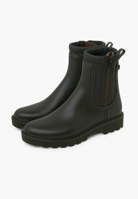 Bottes de cheville imperméables vert foncé avec une finition lisse, des fermetures éclair sur le côté et des semelles en caoutchouc avec un motif texturé pour une meilleure adhérence.