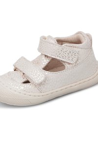 Scarpa per bambini di colore rosa chiaro con tomaia metallizzata texturizzata, due strappi a velcro, punta arrotondata e suola in gomma texturizzata.