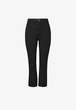 Pantalon court noir taille haute, fermeture devant par bouton et zip, passants de ceinture et petite fente avant sur les ourlets des jambes.
