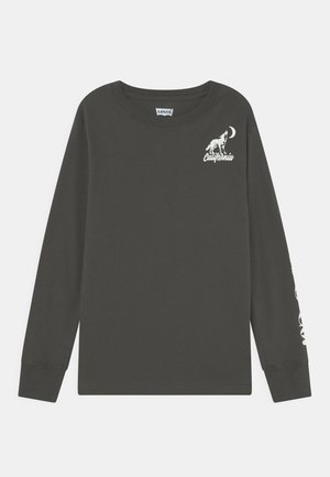 Mørkegrå Levi's langærmet skjorte med hvid ulv og halvmåne grafik og teksten "California" på øverste venstre bryst.