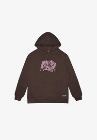 Sudadera marrón con un diseño gráfico rosa en la parte delantera, un gran bolsillo y puños acanalados. El material parece suave y texturizado.
