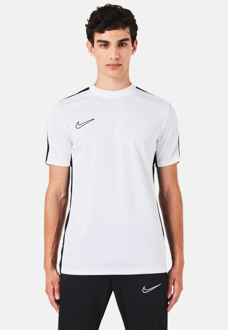 T-shirt atletico bianco a maniche corte con strisce laterali nere e logo Nike nero sul petto, realizzato in materiale leggero e traspirante.