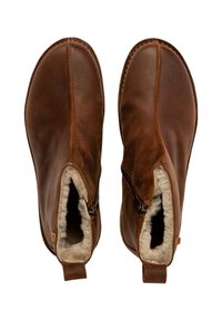Botas de cuero marrón hasta el tobillo con una textura suave, cierre de cremallera y forro de piel de oveja suave. Punta redondeada y tirador en el talón.