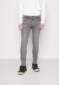 Wrangler LARSTON - Calças de ganga justas - revelation