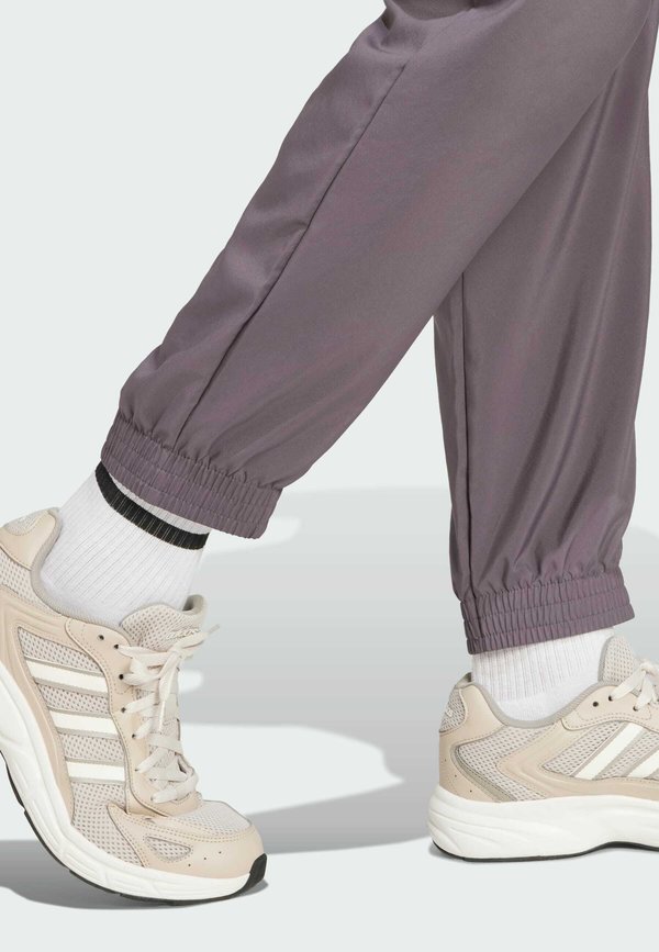 ESSENTIALS SMALL CARGO - Cargo trousers4