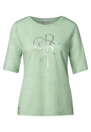 Lichtgroene T-shirt met korte mouwen, featuring een ronde halslijn en zilverkleurige metallic letters met de tekst "GRAT and Colorful." Zachte textuur.