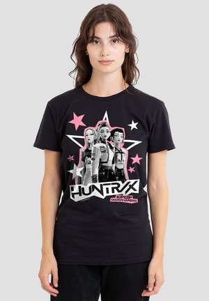 NETFLIX, KPOP DEMON HUNTERS HUNTRIX SCRAPBOOK STARS - Print T-shirt - black