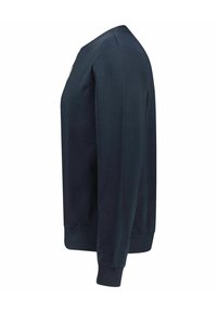 Sudadera de marina, cuello redondo, mangas largas, puños y dobladillo acanalados, tejido de mezcla de algodón, vista lateral que muestra la textura suave y el diseño minimalista.
