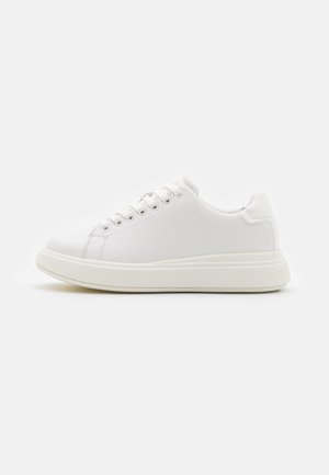 Sneakers - white