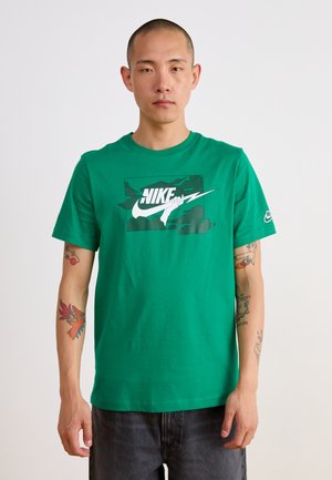 Nike Sportswear, TEE CLUB - Camiseta estampada - malachite