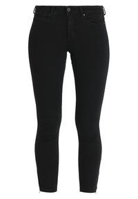 Calças skinny pretas feitas de denim, com fecho de botão, design clássico de cinco bolsos, e fechos de correr nos tornozelos para um detalhe adicional.