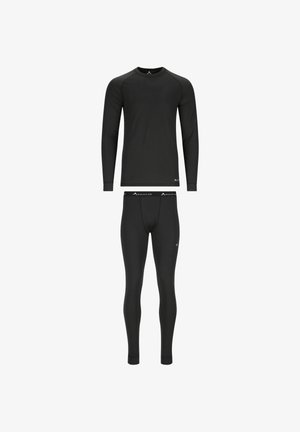 Ensemble thermique noir comprenant un haut à manches longues avec col rond et un pantalon assorti ; texture lisse, avec des accents de logo.