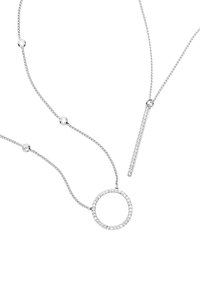 Srebrny naszyjnik z delikatnym łańcuszkiem, z okrągłym zawieszką osadzoną w małe przezroczyste kamienie oraz wydłużonym akcentem w kształcie sztangi.