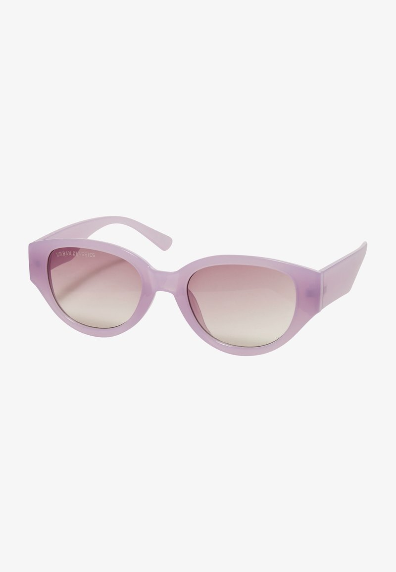 Lilla plast cat-eye solbriller med gradientlinser, flate templer og subtil branding på venstre side.