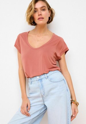 Next PREMIUM RICH SCOOP NECK -REGULAR FIT - Lihtne T-särk - rose pink