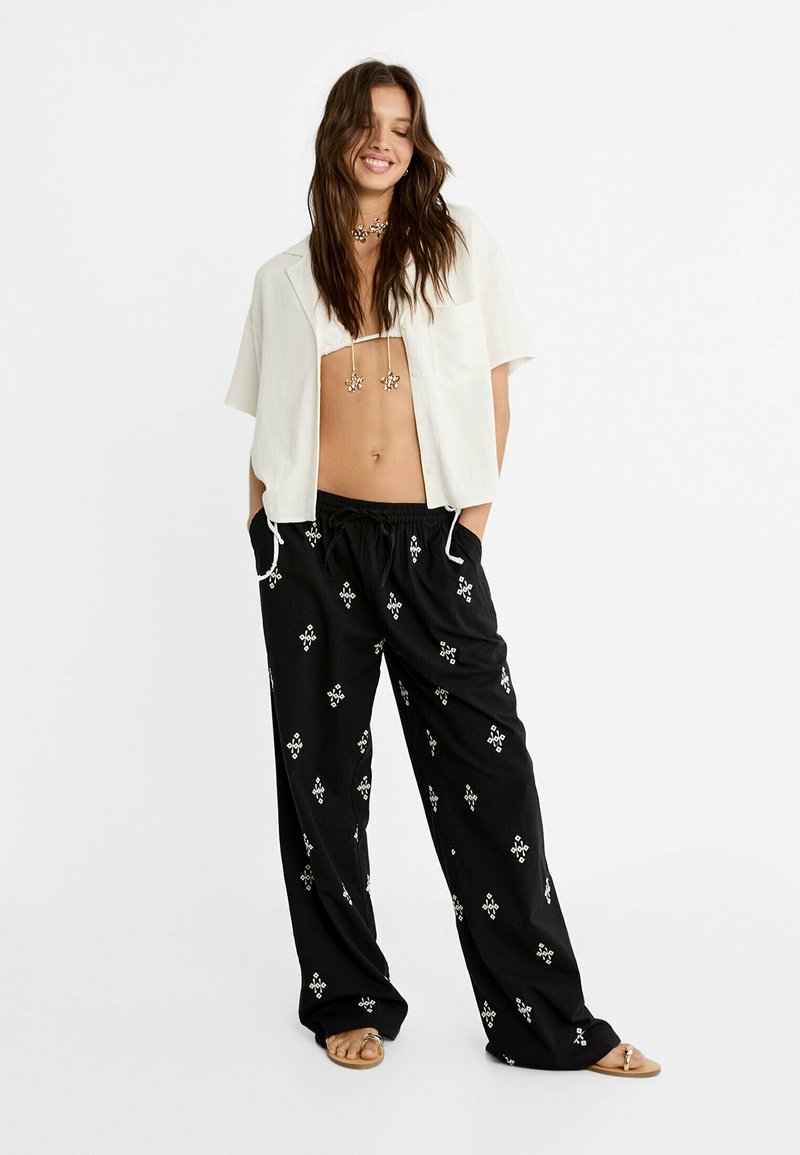 Stradivarius Broek zwart Stradivarius Broek zwart