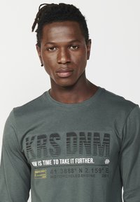 Koroshi Top dugih rukava - verde oscuro   dark green