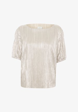 Top à manches courtes en tissu argenté plissé avec une coupe ample et un large col. Texture lisse avec des lignes verticales sur toute sa surface.