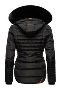 Sort quiltet vinterjakke med en stor hætte foret med pels, figursyet talje og ribbede manchetter vist fra ryggen på en hvid baggrund.