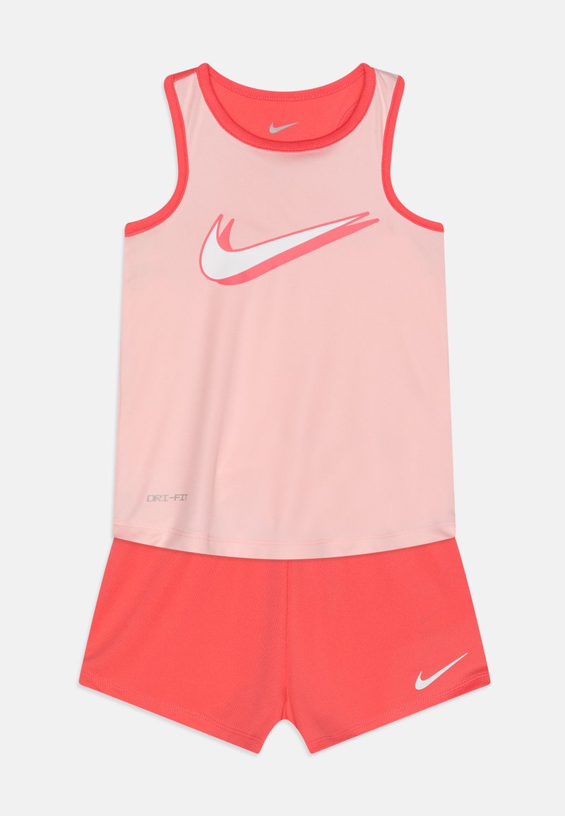 Nike Sportswear Shorts koraalrood