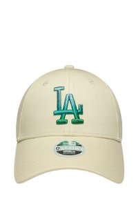 Beige Baseball-Cap mit verstellbarem Riemen. Mit einem 3D smaragdgrünen und grünen gestickten "LA"-Logo auf der Vorderseite und einem gebogenen Schild.