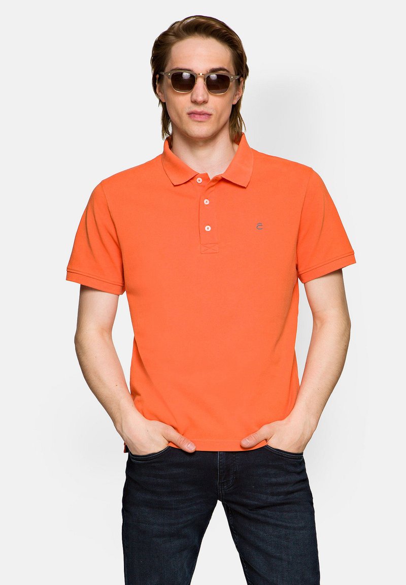 Pomarańczowa bawełniana koszulka polo z krótkim rękawem i klasycznym kołnierzykiem, z małym logo na piersi i fasonem slim-fit.