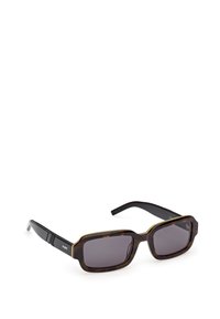 Sköldpaddsmönstrade solglasögon med rektangulära bågar, svarta stänger och gråtonade linser. Utrustade med en tunn gyllene detalj längs den övre kanten.