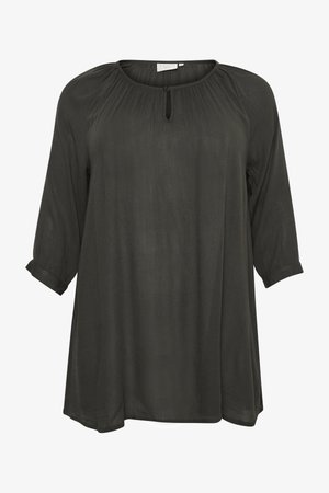 Dunkelgraue Bluse mit lockerer Passform, runden Halsausschnitt, Dreiviertelärmeln und einem Schlüssellochdetail an der Vorderseite. Glatte Textur.