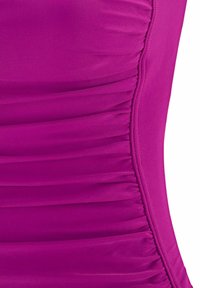 Fuchsia eenstuk zwempak met ruching aan de voorkant, textuurstof en een soepele afwerking. Bevat verticale naden en een lichte stretch.