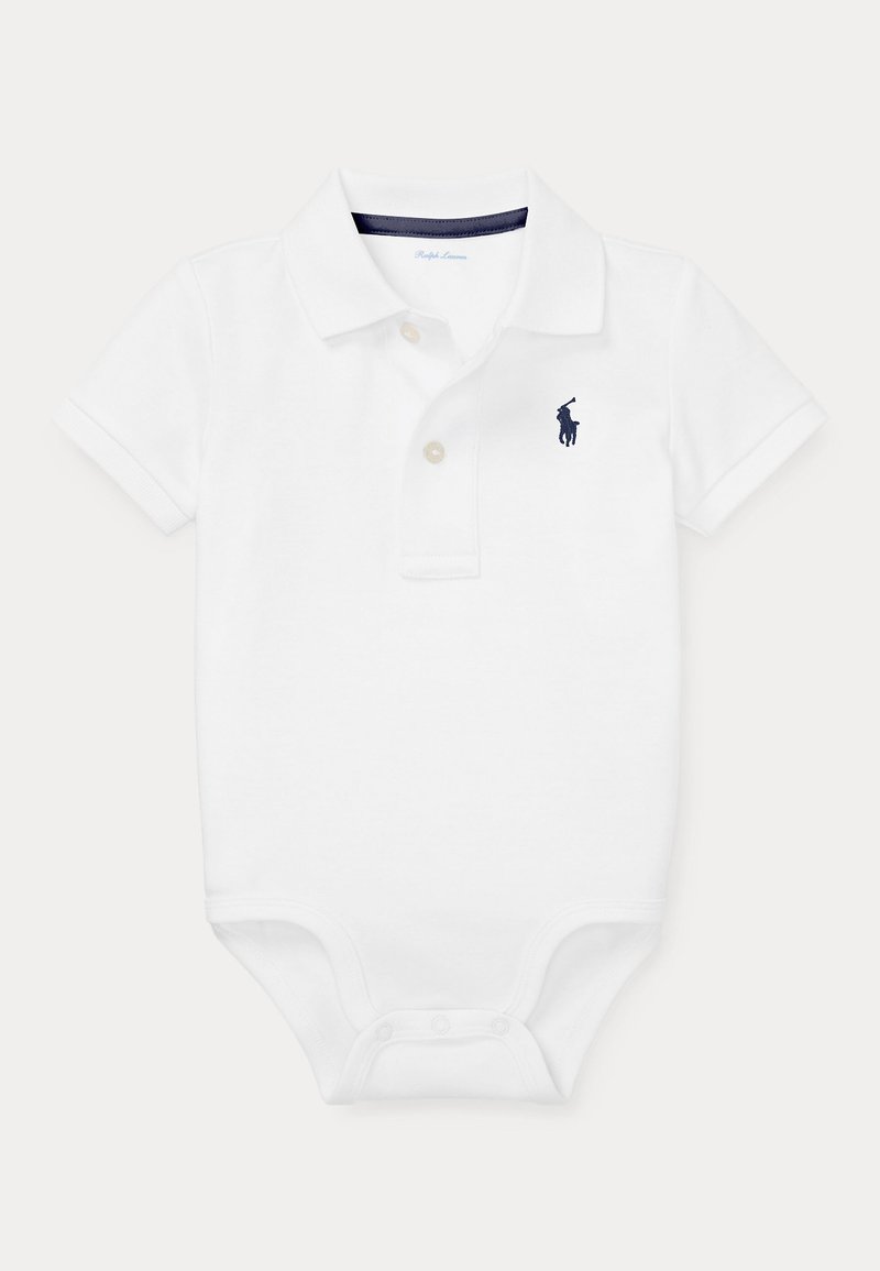 Body blanc pour bébé manches courtes avec col, trois boutons et logo joueur de polo brodé bleu marine sur la poitrine.