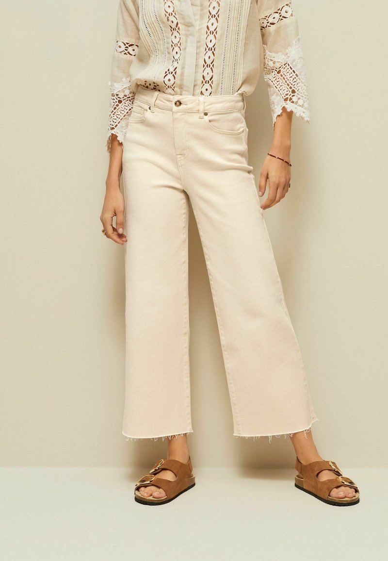Next CROPPED WIDE LEG TALL - Vaqueros a campana - off white